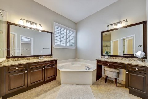 Villa ou maison à vendre à Coral Springs, Floride: 4 chambres, 205.87 m2 № 2009445 - photo 13