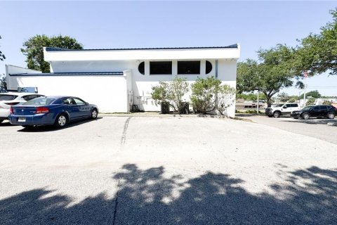 Propiedad comercial en alquiler en Lakeland, Florida, 165.37 m2 № 1651539 - foto 1
