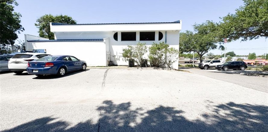 Commercial property in Lakeland, Florida 165.37 sq.m. № 1651539