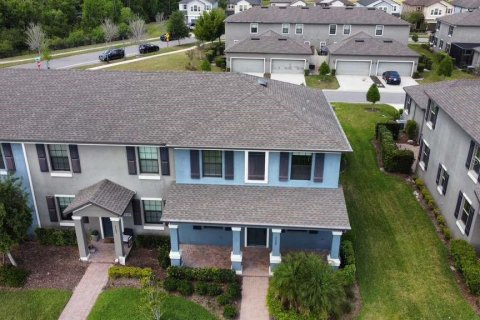 Townhouse in Land O' Lakes, Florida 3 bedrooms, 163.04 sq.m. № 2102222 - photo 4