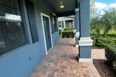 Townhouse in Land O' Lakes, Florida 3 bedrooms, 163.04 sq.m. № 2102222 - photo 2