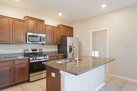 Townhouse in Land O' Lakes, Florida 3 bedrooms, 163.04 sq.m. № 2102222 - photo 27