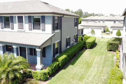 Townhouse in Land O' Lakes, Florida 3 bedrooms, 163.04 sq.m. № 2102222 - photo 5