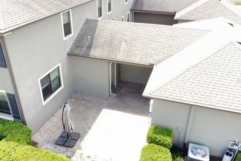 Townhouse in Land O' Lakes, Florida 3 bedrooms, 163.04 sq.m. № 2102222 - photo 8