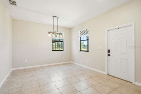 Townhouse in Land O' Lakes, Florida 3 bedrooms, 163.04 sq.m. № 2102222 - photo 15