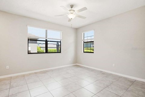 Townhouse in Land O' Lakes, Florida 3 bedrooms, 163.04 sq.m. № 2102222 - photo 22