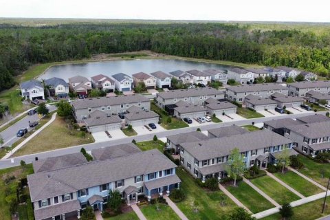 Townhouse in Land O' Lakes, Florida 3 bedrooms, 163.04 sq.m. № 2102222 - photo 11