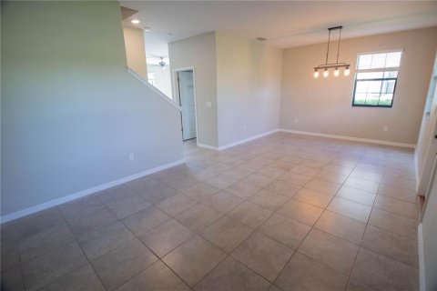 Townhouse in Land O' Lakes, Florida 3 bedrooms, 163.04 sq.m. № 2102222 - photo 18