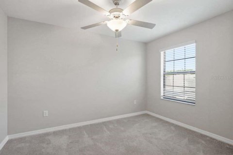 Townhouse in Land O' Lakes, Florida 3 bedrooms, 163.04 sq.m. № 2102222 - photo 20