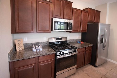 Townhouse in Land O' Lakes, Florida 3 bedrooms, 163.04 sq.m. № 2102222 - photo 25