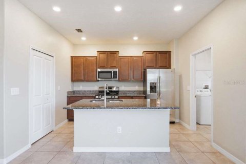 Townhouse in Land O' Lakes, Florida 3 bedrooms, 163.04 sq.m. № 2102222 - photo 29