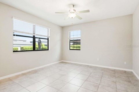 Townhouse in Land O' Lakes, Florida 3 bedrooms, 163.04 sq.m. № 2102222 - photo 16