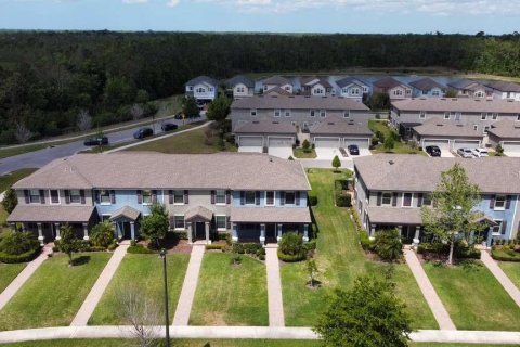 Townhouse in Land O' Lakes, Florida 3 bedrooms, 163.04 sq.m. № 2102222 - photo 13