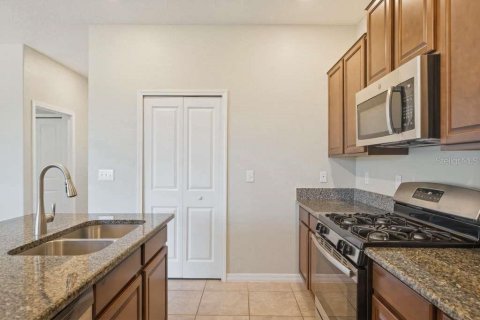 Townhouse in Land O' Lakes, Florida 3 bedrooms, 163.04 sq.m. № 2102222 - photo 28