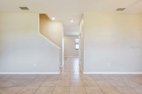 Townhouse in Land O' Lakes, Florida 3 bedrooms, 163.04 sq.m. № 2102222 - photo 23