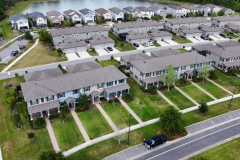 Townhouse in Land O' Lakes, Florida 3 bedrooms, 163.04 sq.m. № 2102222 - photo 10