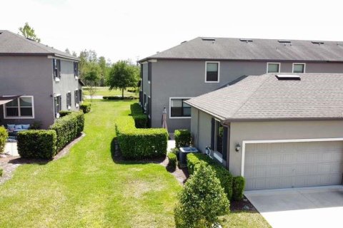 Townhouse in Land O' Lakes, Florida 3 bedrooms, 163.04 sq.m. № 2102222 - photo 7