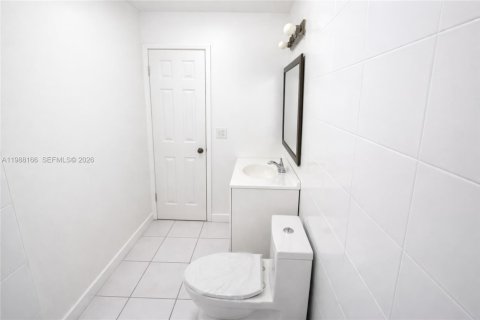 Condominio en alquiler en Oakland Park, Florida, 1 dormitorio, 38.28 m2 № 2050636 - foto 13