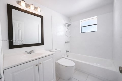 Condominio en alquiler en Oakland Park, Florida, 1 dormitorio, 38.28 m2 № 2050636 - foto 11