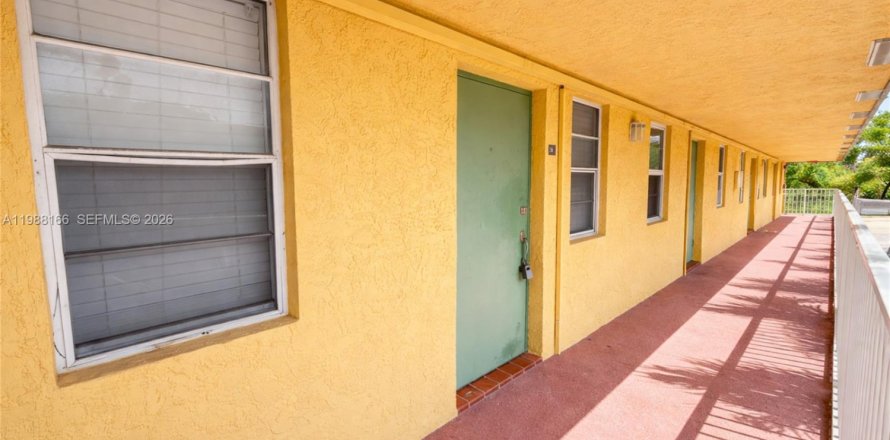 Condominio en Oakland Park, Florida, 1 dormitorio  № 2050636