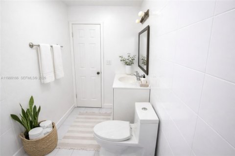 Condominio en alquiler en Oakland Park, Florida, 1 dormitorio, 38.28 m2 № 2050636 - foto 14