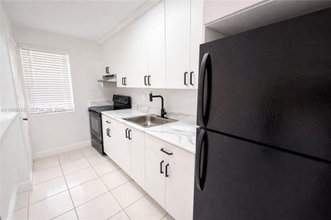 Condominio en alquiler en Oakland Park, Florida, 1 dormitorio, 38.28 m2 № 2050636 - foto 8