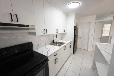 Condominio en alquiler en Oakland Park, Florida, 1 dormitorio, 38.28 m2 № 2050636 - foto 9