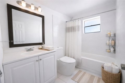 Condominio en alquiler en Oakland Park, Florida, 1 dormitorio, 38.28 m2 № 2050636 - foto 12