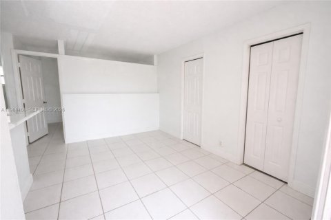Condominio en alquiler en Oakland Park, Florida, 1 dormitorio, 38.28 m2 № 2050636 - foto 3