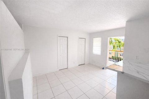 Condominio en alquiler en Oakland Park, Florida, 1 dormitorio, 38.28 m2 № 2050636 - foto 2