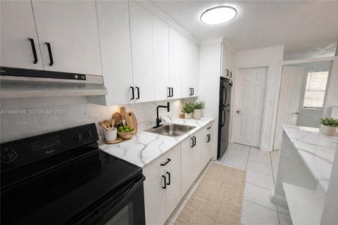 Condominio en alquiler en Oakland Park, Florida, 1 dormitorio, 38.28 m2 № 2050636 - foto 10