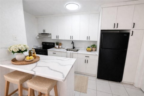 Condominio en alquiler en Oakland Park, Florida, 1 dormitorio, 38.28 m2 № 2050636 - foto 7