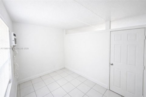 Condominio en alquiler en Oakland Park, Florida, 1 dormitorio, 38.28 m2 № 2050636 - foto 17
