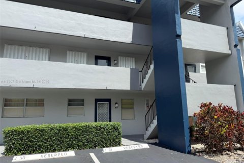 Copropriété à vendre à Margate, Floride: 2 chambres, 86.4 m2 № 1731673 - photo 1