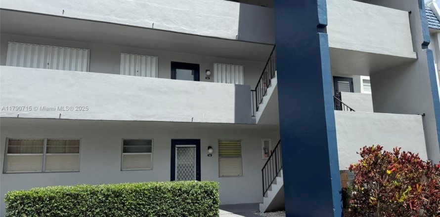 Condo in Margate, Florida, 2 bedrooms № 1731673