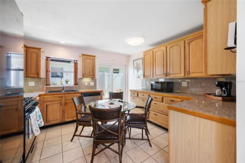 Condominio en venta en Seminole, Florida, 2 dormitorios, 71.07 m2 № 2097905 - foto 4