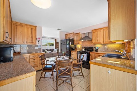 Condominio en venta en Seminole, Florida, 2 dormitorios, 71.07 m2 № 2097905 - foto 5