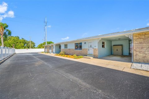Condominio en venta en Seminole, Florida, 2 dormitorios, 71.07 m2 № 2097905 - foto 2