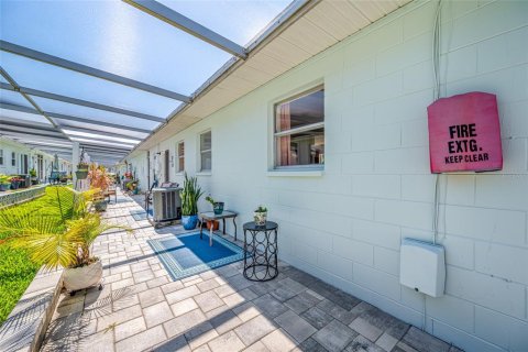 Condominio en venta en Seminole, Florida, 2 dormitorios, 71.07 m2 № 2097905 - foto 11