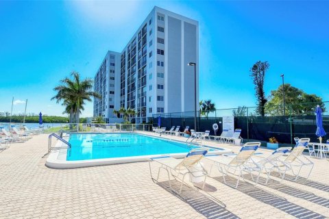 Condo in Sarasota, Florida, 1 bedroom  № 1720703 - photo 4