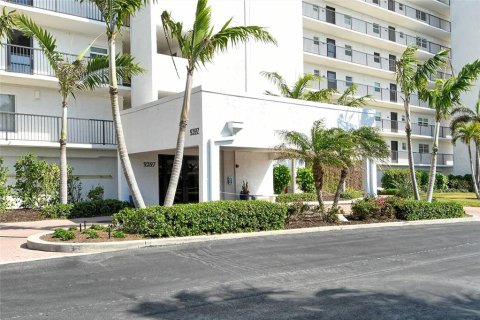 Condo in Sarasota, Florida, 1 bedroom  № 1720703 - photo 30