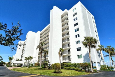 Condo in Sarasota, Florida, 1 bedroom  № 1720703 - photo 28