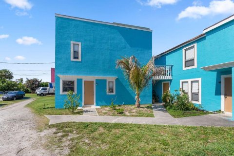 Commercial property in St. Lucie, Florida 371.98 sq.m. № 2083382 - photo 4