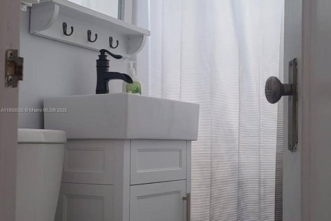 Condo in Miami Beach, Florida № 2035690 - photo 8