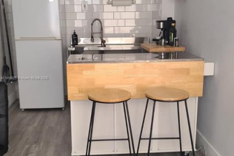 Condo in Miami Beach, Florida № 2035690 - photo 2