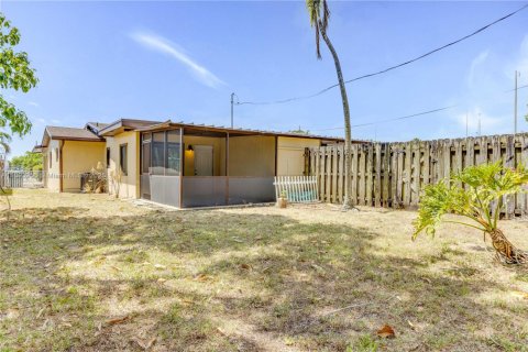 Casa en alquiler en Oakland Park, Florida, 2 dormitorios, 210.8 m2 № 1946965 - foto 18