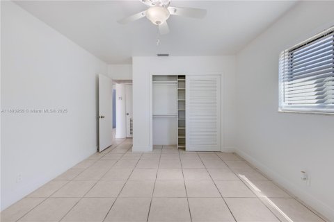 Casa en alquiler en Oakland Park, Florida, 2 dormitorios, 210.8 m2 № 1946965 - foto 5