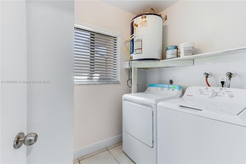 Casa en alquiler en Oakland Park, Florida, 2 dormitorios, 210.8 m2 № 1946965 - foto 6