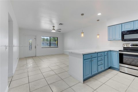 Casa en alquiler en Oakland Park, Florida, 2 dormitorios, 210.8 m2 № 1946965 - foto 12