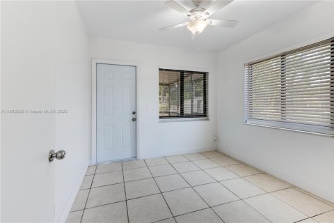 Casa en alquiler en Oakland Park, Florida, 2 dormitorios, 210.8 m2 № 1946965 - foto 8